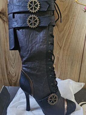 Steampunk Black High-Heel Lace-Up Knee Boot